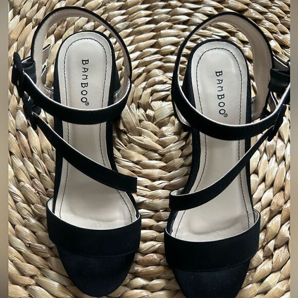 Bamboo Women’s Black Block Heel Sandal with Two Straps 2 Inch Heel Size 8.5 - Picture 2 of 7